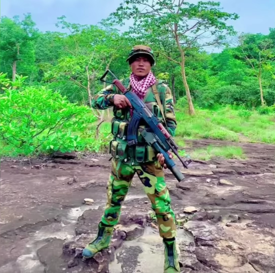 2025年柬埔寨-泰国边境冲突中柬埔寨军队的单兵武器图1、图2：56式突击步枪+