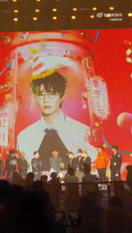 早安说谢谢朋友来陪我 最好的生日从来不是精致的布置和礼物，而是一群志同道合的人跨