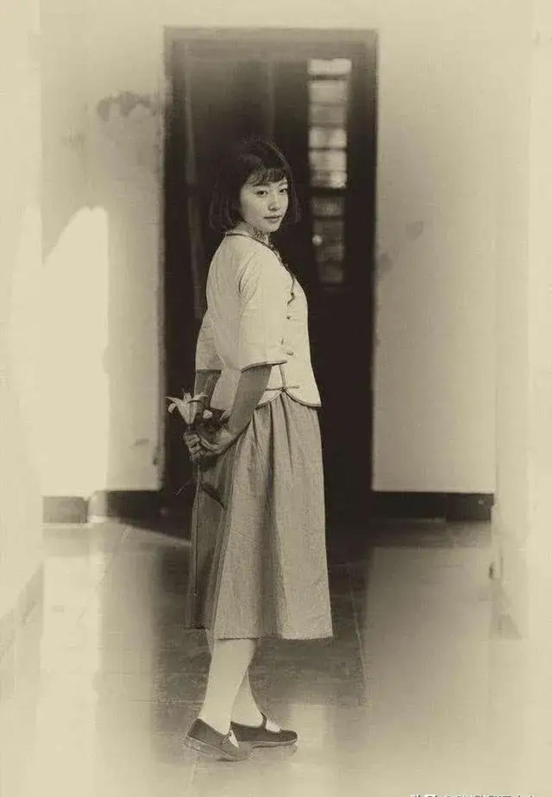 1934年，军阀杨森在成都某学校视察的时候，留意到一个女学生很漂亮，正准备去搭讪