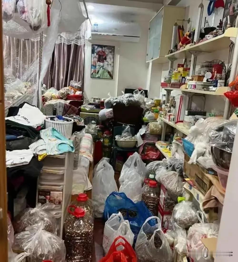 这房子还能住人吗？家里有一个这样的老人，真的很头痛，老人节俭没毛病，但不能把好好