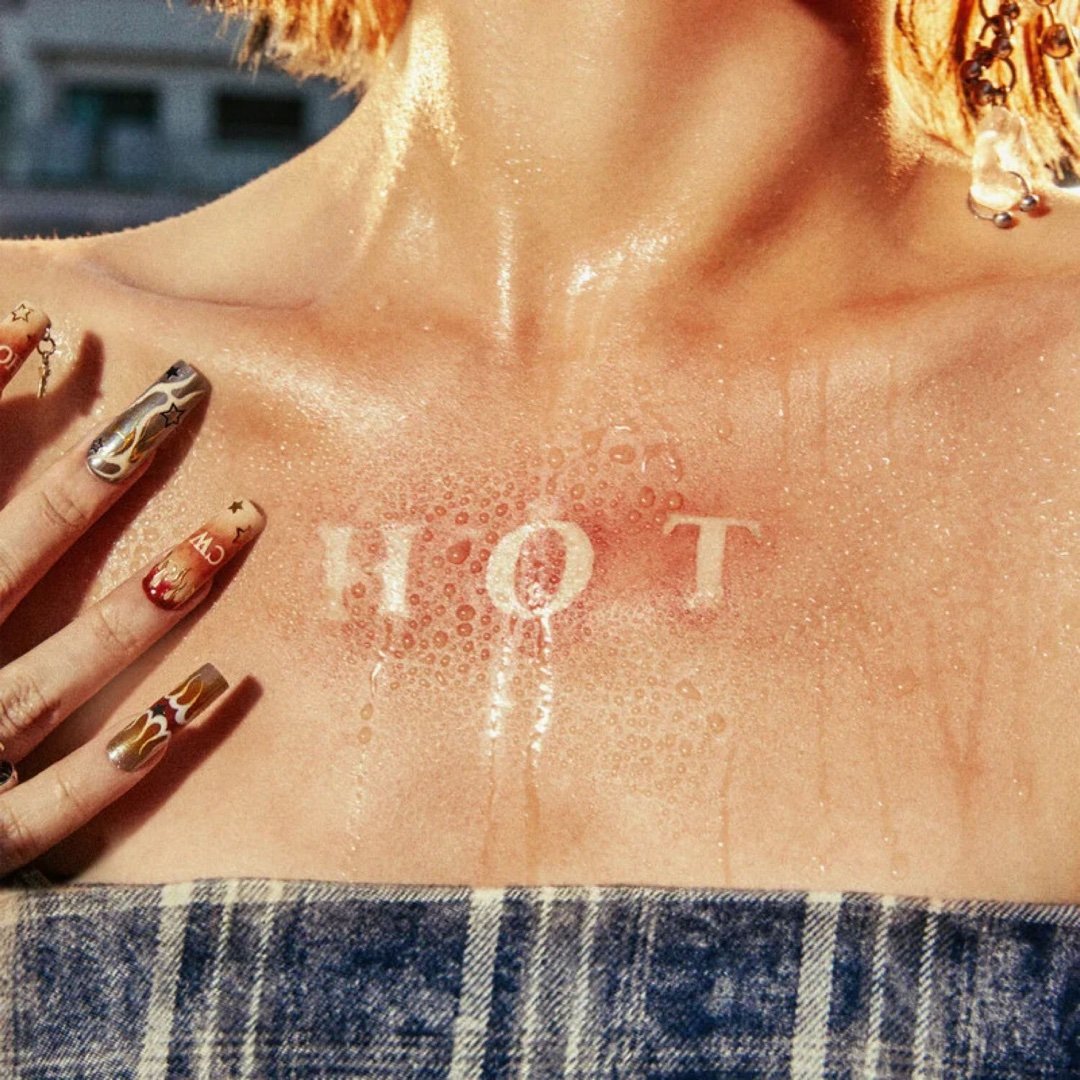 LE SSERAFIM (르세라핌)《HOT》HOT 