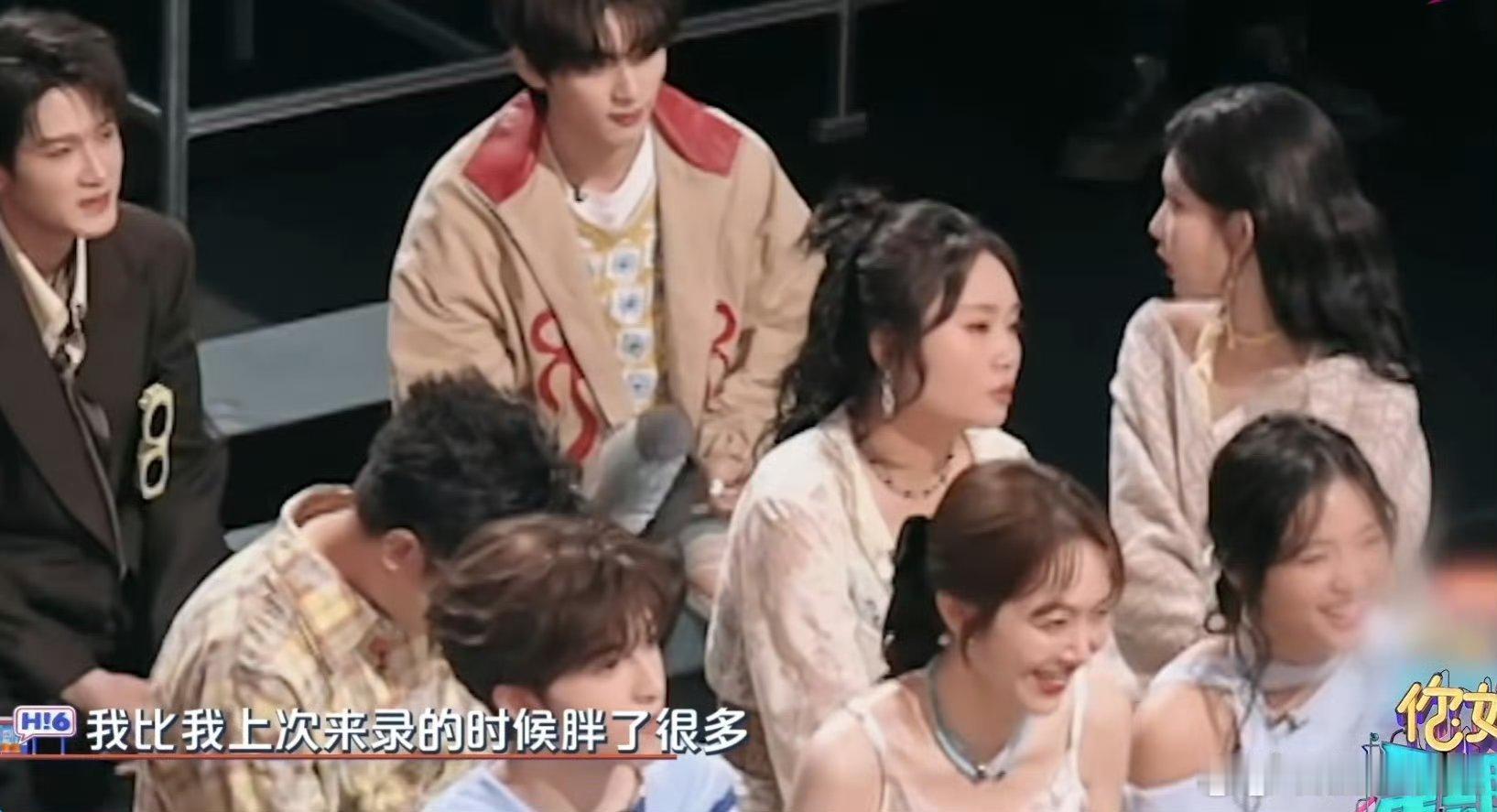 孟子义问丁程鑫是不是瘦了？！小丁：“没你瘦。”接着孟姐透露自己比上次胖了。小丁: