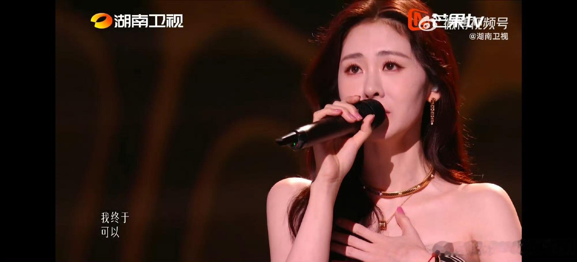 歌手直播张碧晨把苦的那一面彻底释放歌手2026沉浸式的演唱，让藏在心底的难过全部