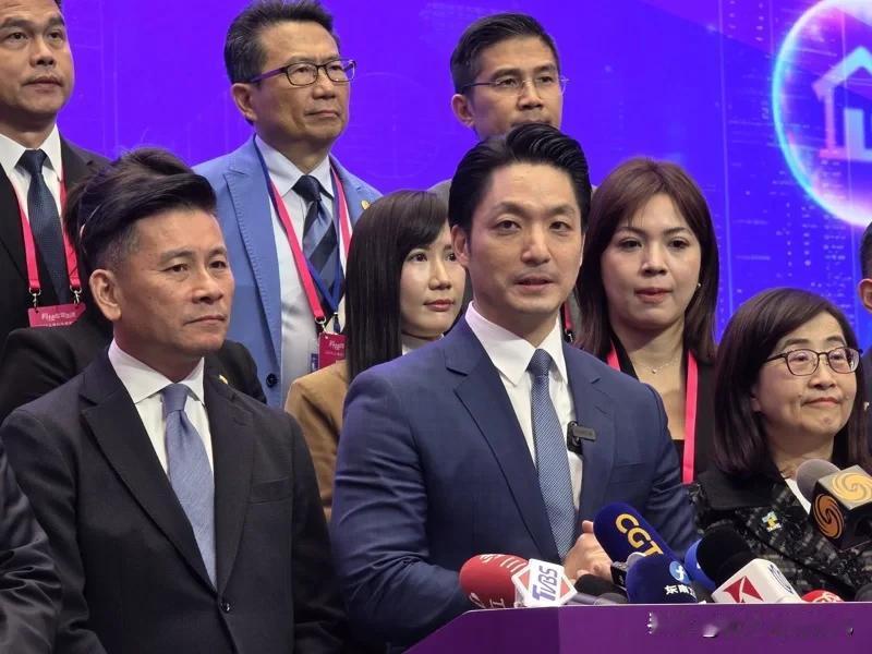 台北市长蒋万安上午参加双城论坛，接受媒体访问，被问到对上海的感觉，蒋万安说，这次