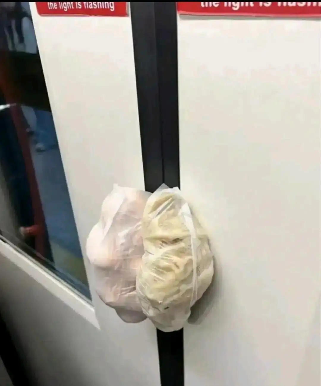 又多了一个不快乐的打工仔了。 ​​​