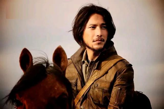 形象气质忧郁，气质有点类似张国荣的陈坤这几年好像消失了一样，他当红的时候与黄晓明