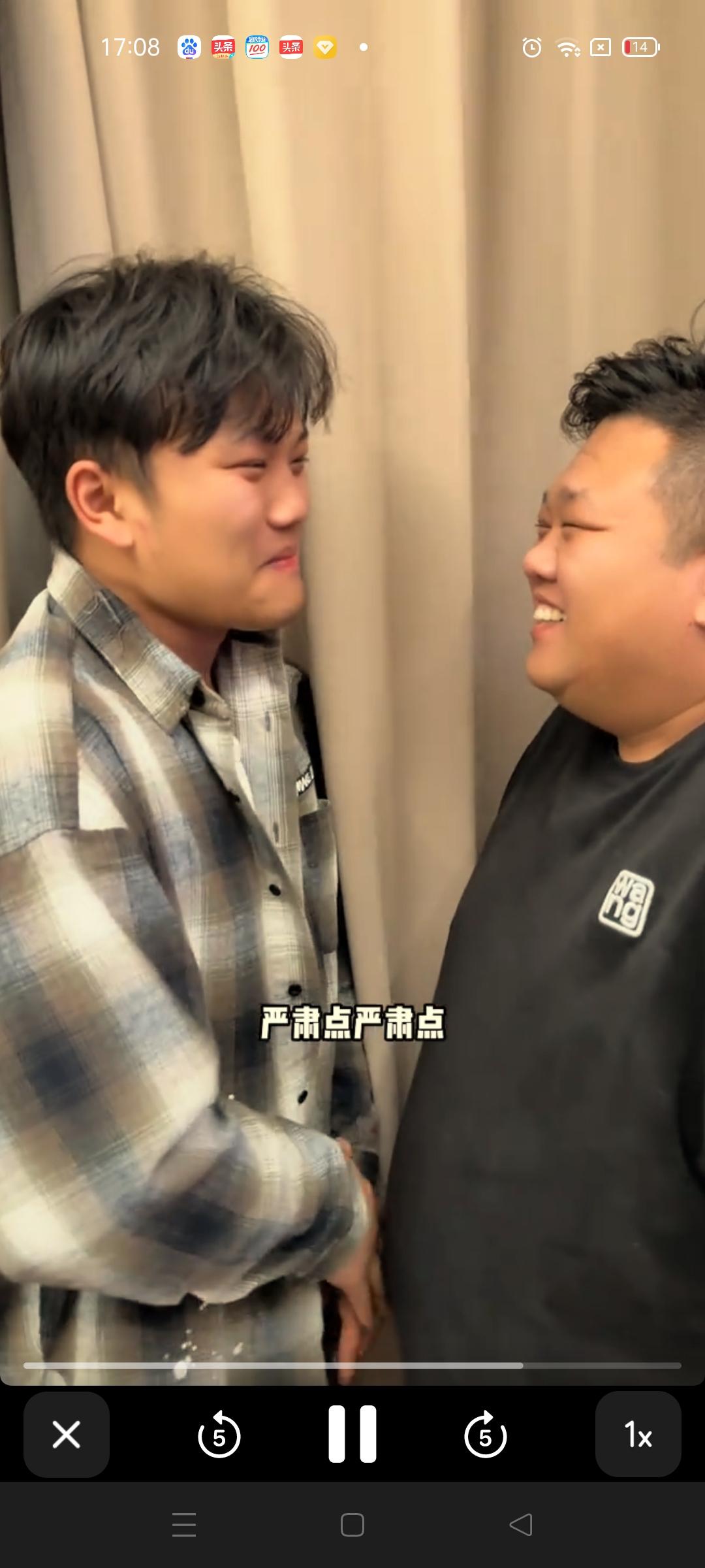 解清帅和王正正一行来到了江苏连云港市 ，在这里他们受到了品牌方的热情招待 ，先是