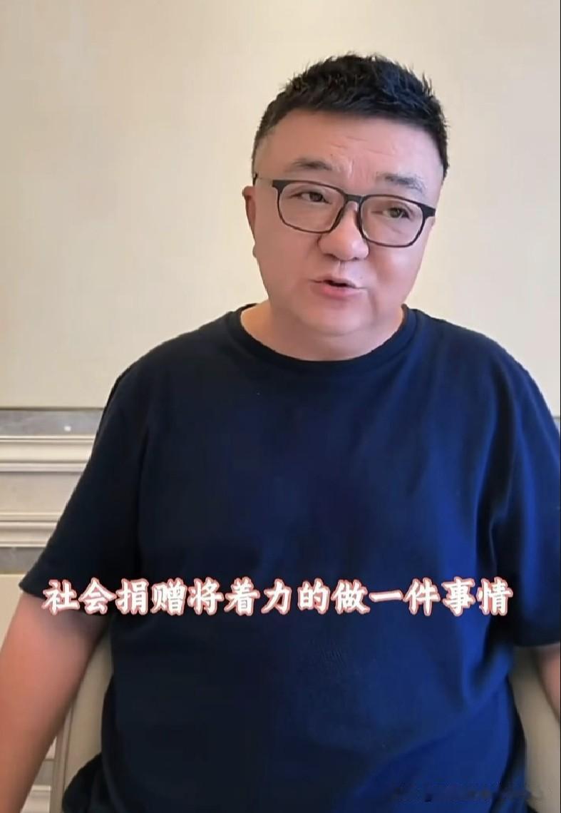 就在刚刚，董路宣布了一件重要的事！
    老董将用社会捐赠的这笔钱，送一批孩子