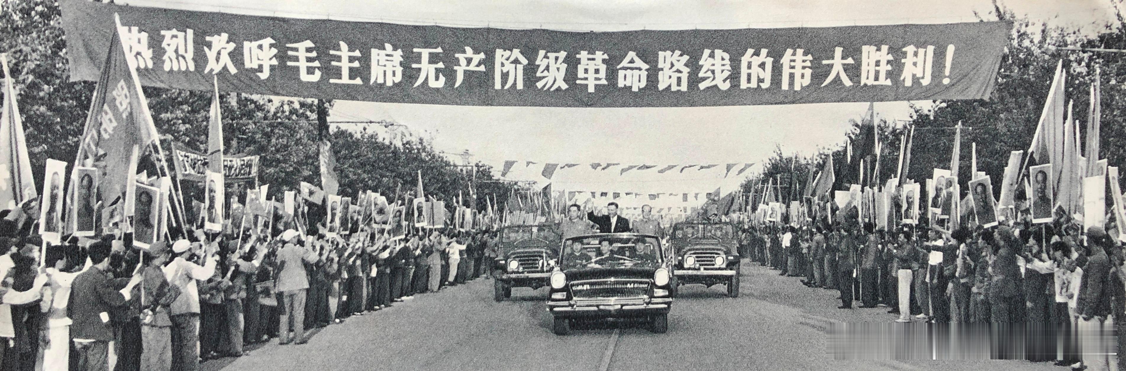 1967年9月26日阿尔巴尼亚部长会议主席谢胡访华，受到北京人民夹道欢迎。图2是