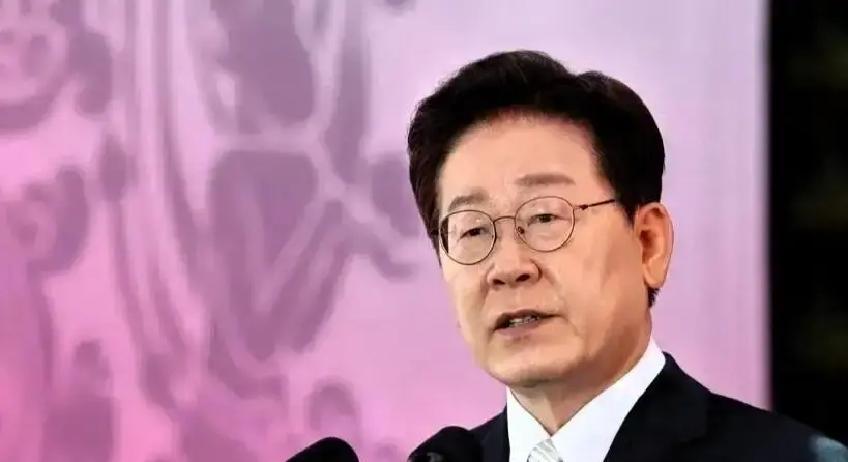 韩国总统李在明这两天干了件挺扎眼的事。
山西长治煤矿事故致90人遇难的悲剧发生后