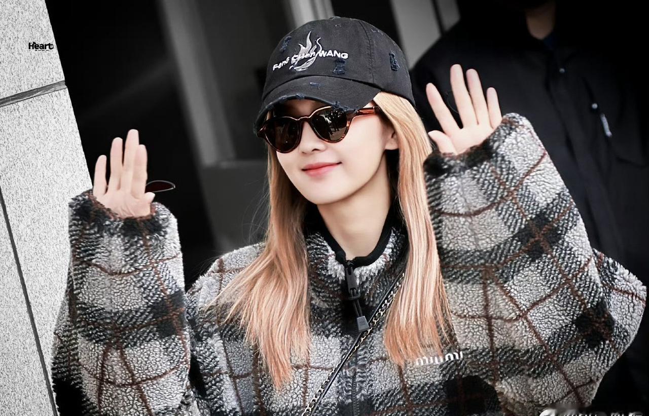 白鹿 bl白鹿奔跑吧 bl白鹿奔跑吧 bl白鹿奔跑吧 

我只相信白鹿她内心有风