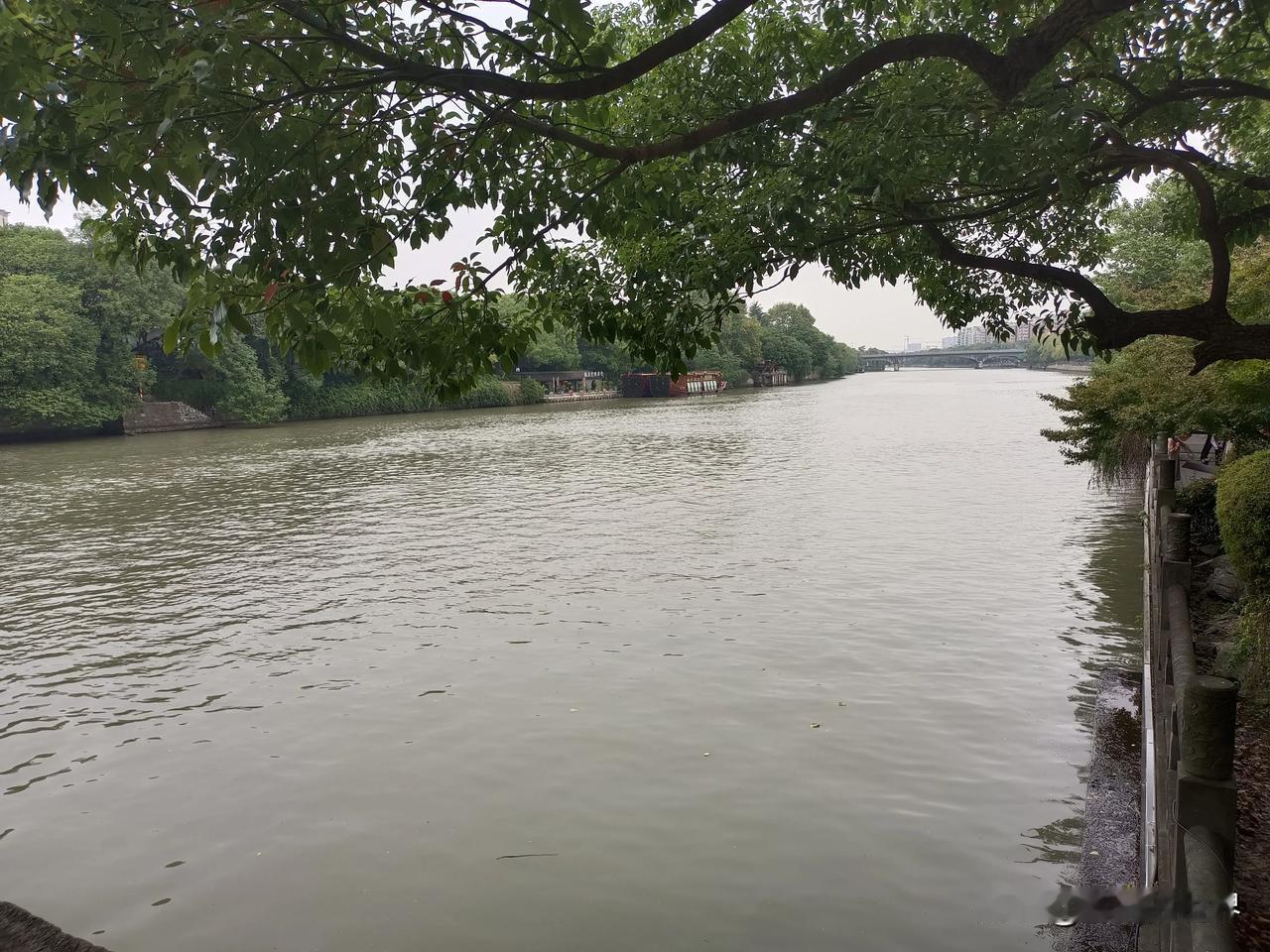 旅行～～
京杭大运河，船行水上，让我拥有这种旅游方式，拥抱大运河，畅游大运河风景