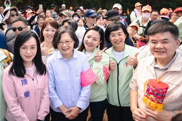 赖清德走极端路线，民进党候选人争相蹭蔡英文
农历三月份是“妈祖生”，全台湾都在疯