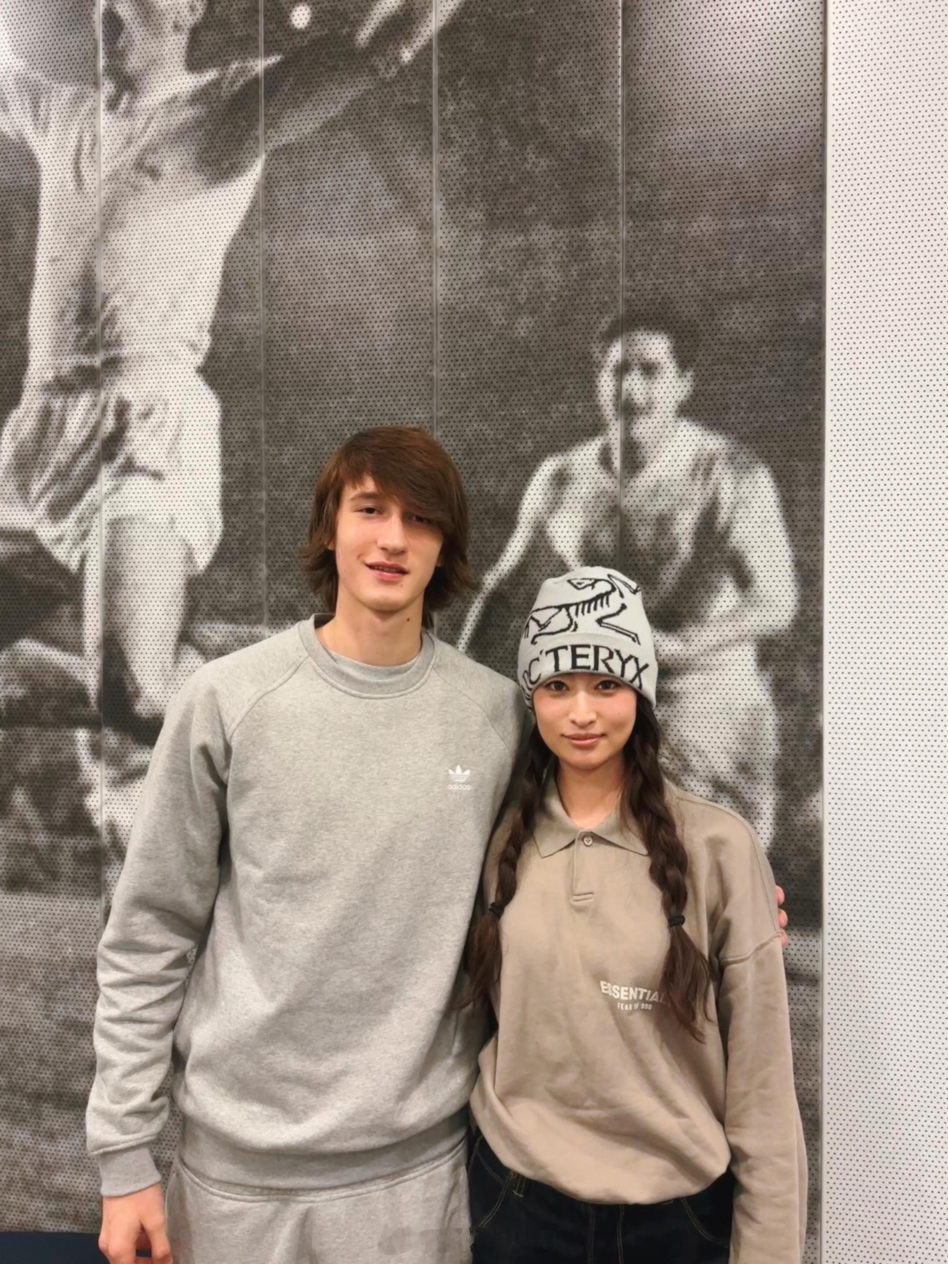 昨天去二队宿舍又见了一位二队弟弟霍安-马丁内斯，也是二队最有潜力的球员之一晚上7