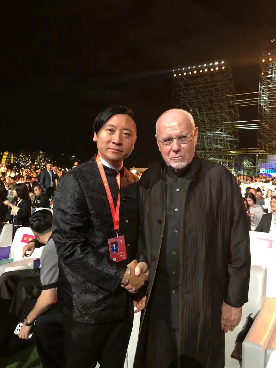 几个影视圈内的好友云集，德艺双馨，影视长虹[心][玫瑰][玫瑰][玫瑰][强]＂