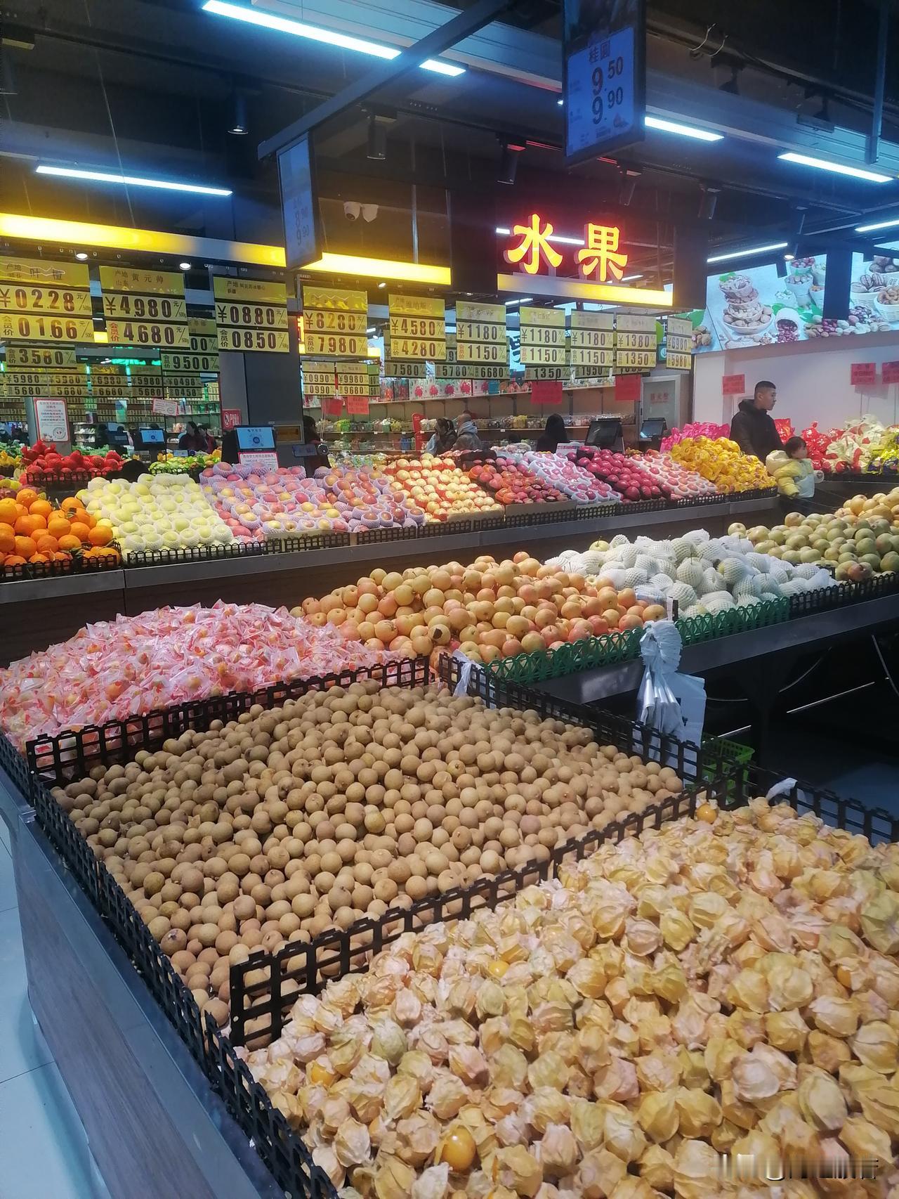 今天才是大东北该有的天气，空中已飘起零星的小雪花，冻手冻脸冻脚，尽管我已经把自己