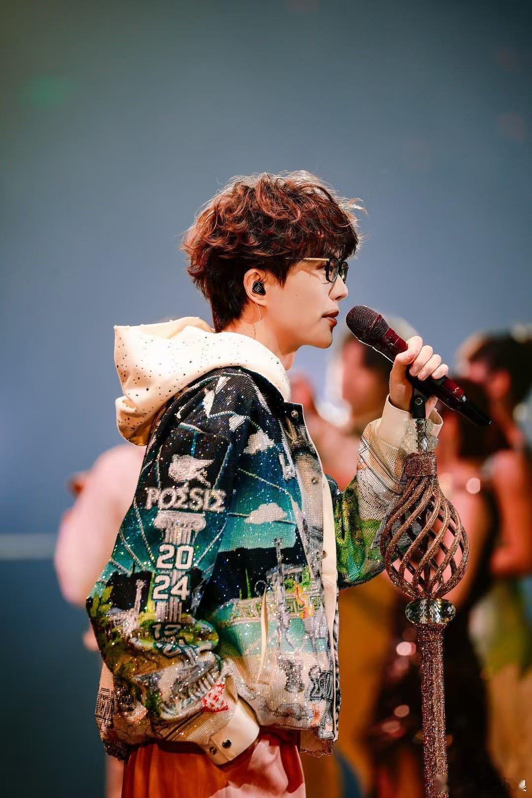 许嵩九专安泊猜想明天上午九点，九专《安泊猜想》三首新曲全平台同步上线，依旧全创作