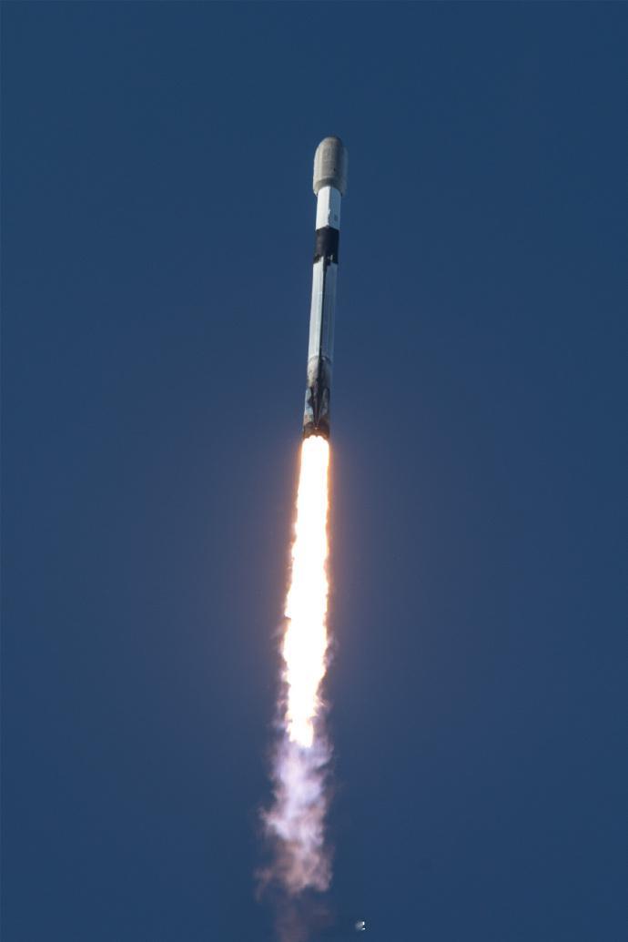 SpaceX正式上市SpaceX此次IPO发行价为每股135美元，发行5.556