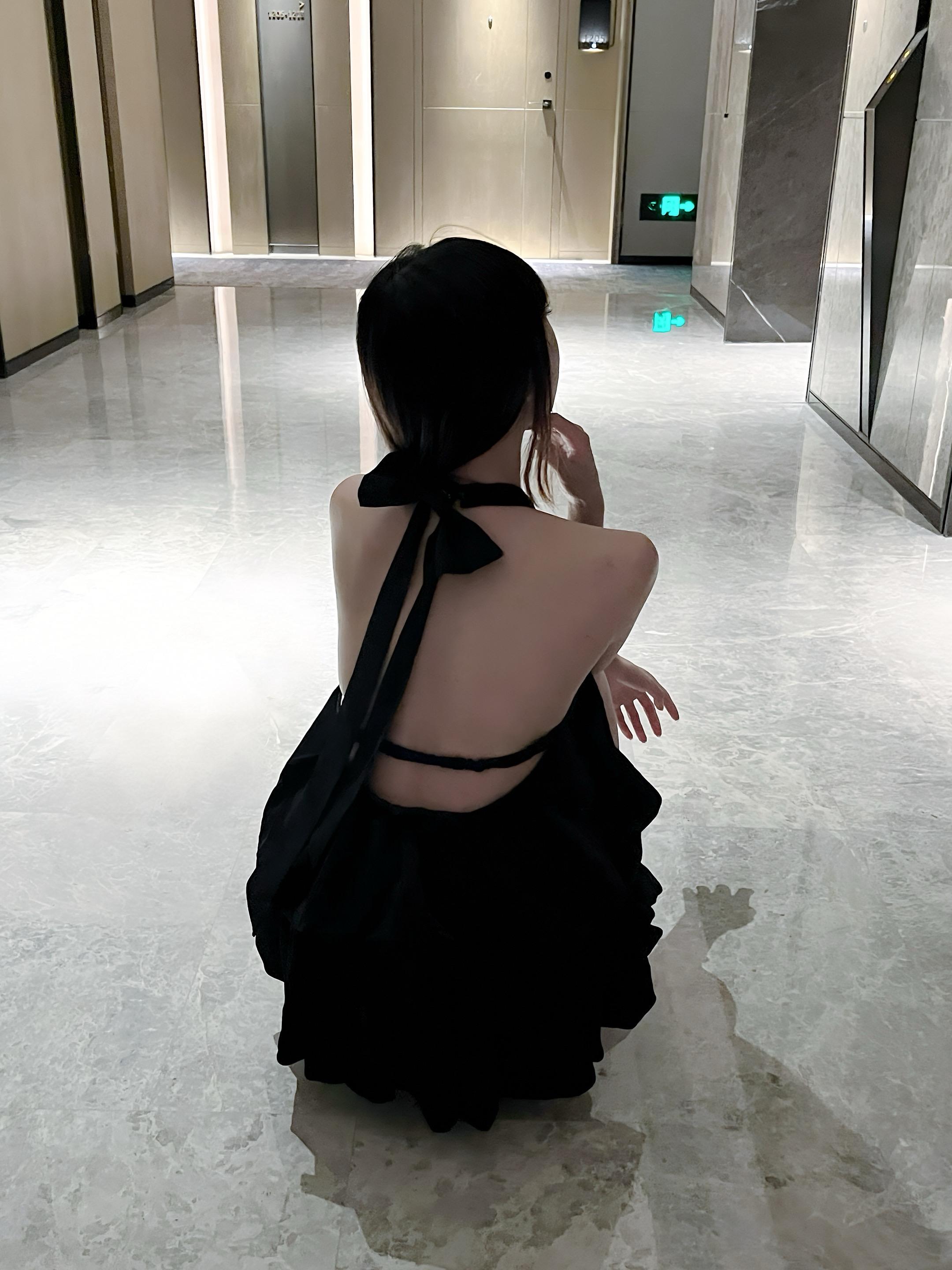 哒哒哒。