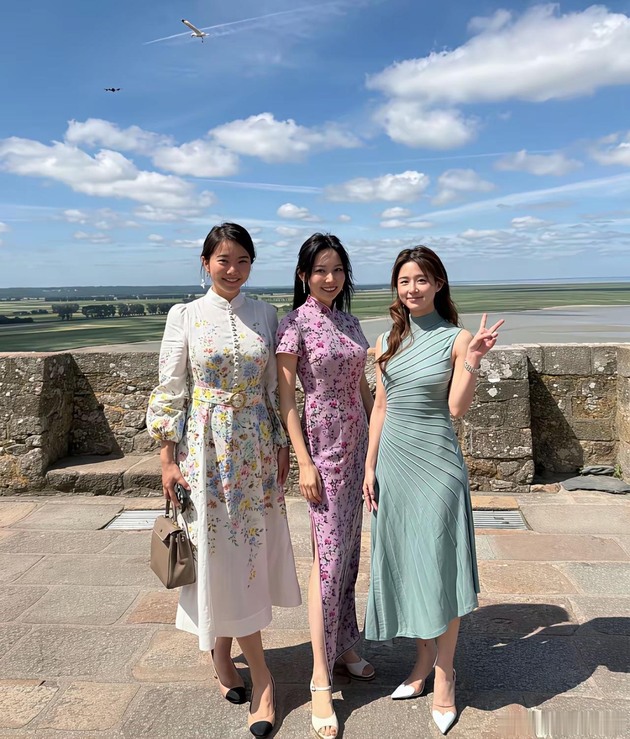 奚梦瑶何猷君婚礼！原来香港四大豪门家族，周大福家的儿媳，郑家纯太太黄中流畅也去了