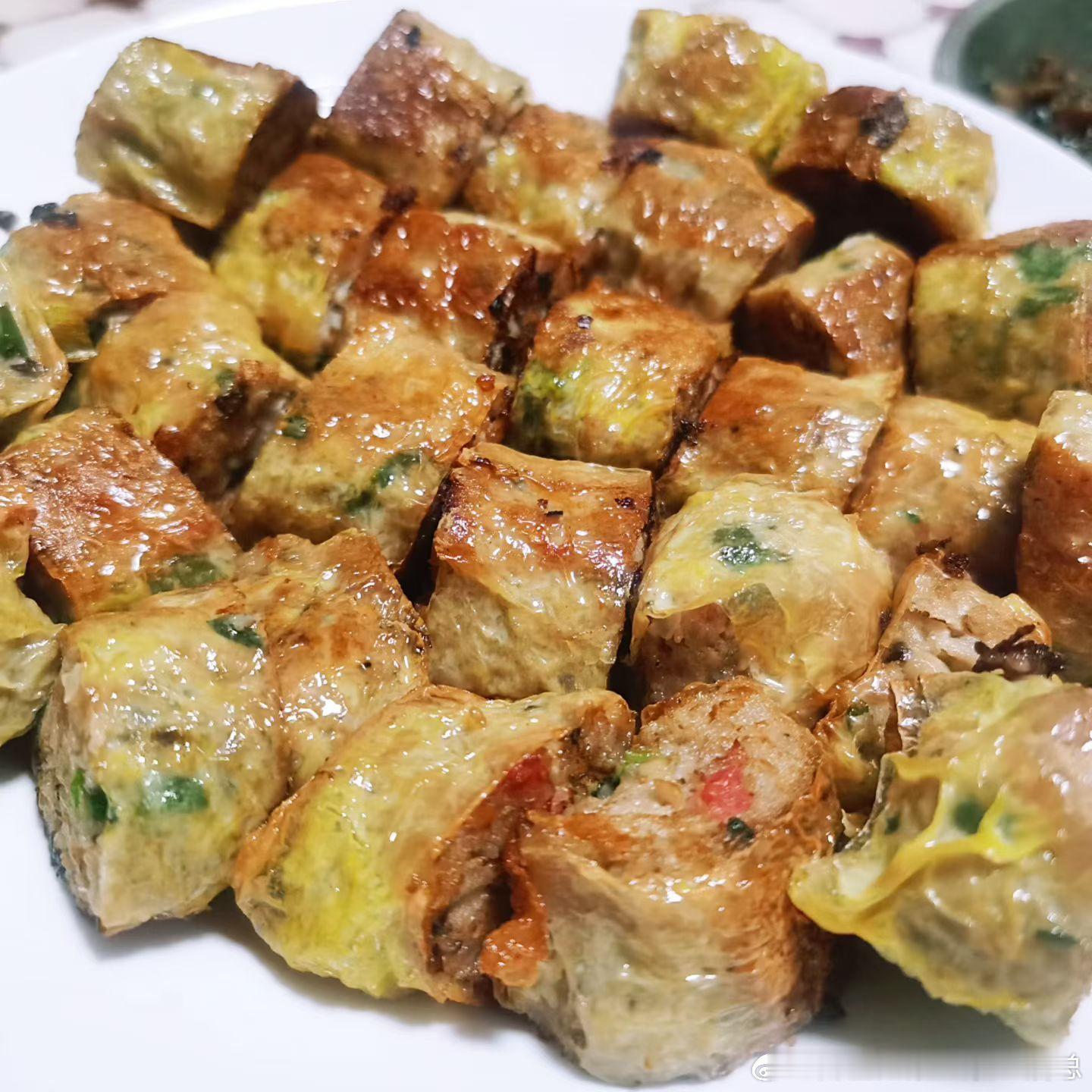 把妈妈安全送到家，老爸下厨整了几个拿手菜，陪他小酌了两杯。现在回到自己的小家，桌