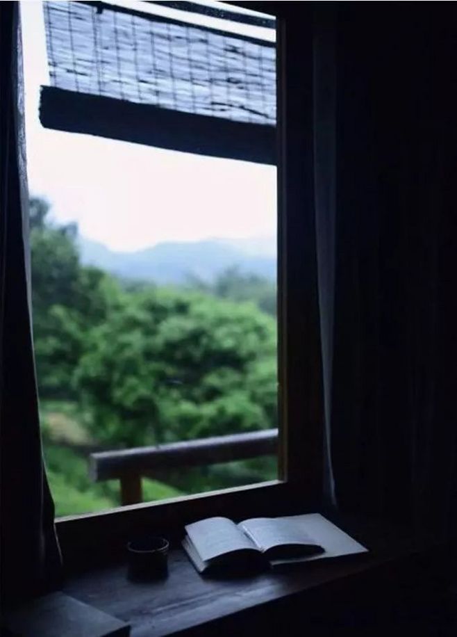 闭门即是深山，读书随处净土。——陈继儒《小窗幽记》