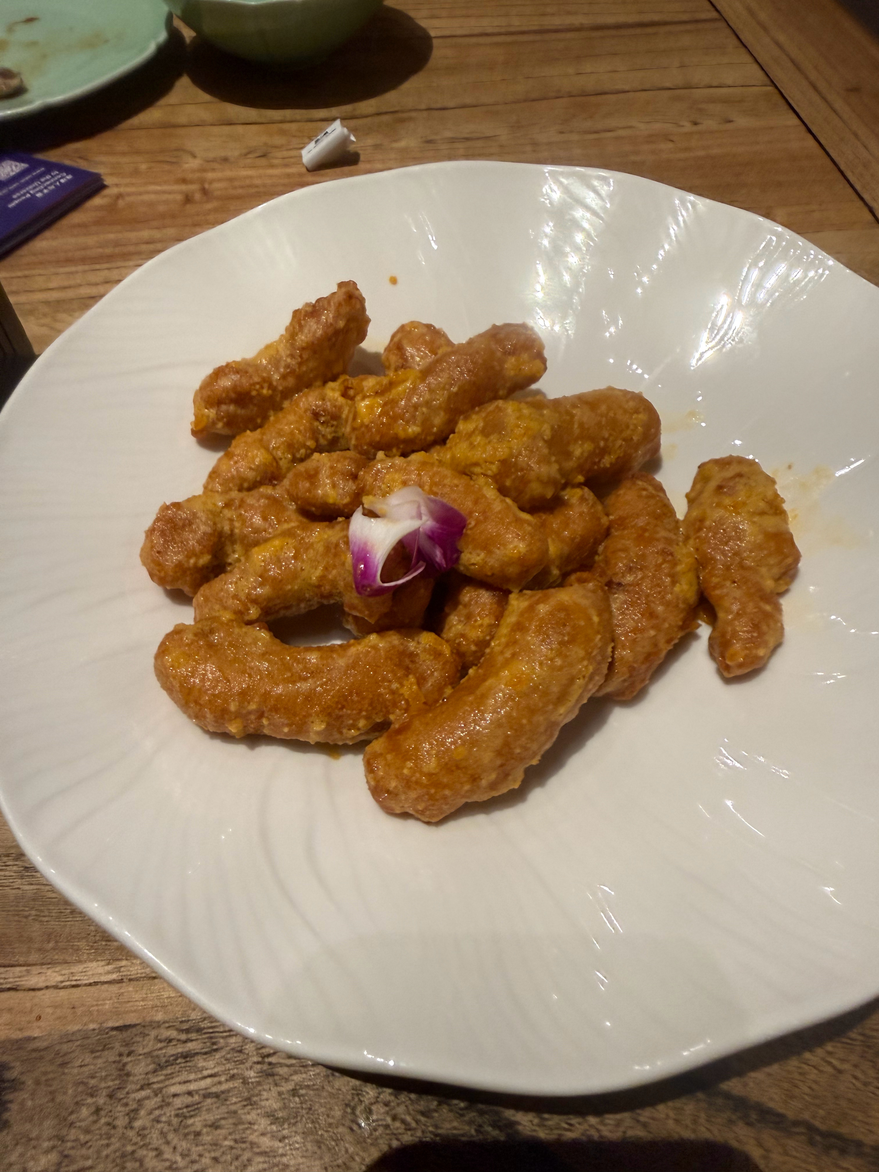 吃了顿满意的本帮菜好久没吃到那么对味的白斩鸡，萝卜丝饼和银鱼羹了感动流泪我是在南