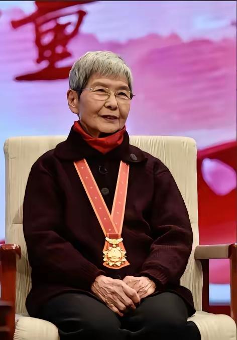 全网愤慨！何等讽刺！守护敦煌一辈子的国宝级院长，年薪仅20万；而一位24岁的外籍