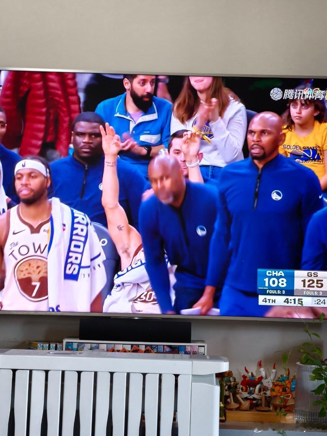 久违的双开～华子可惜了，RBK新签的小伙子打得也很闷…当然我勇今天就舒坦了看球金