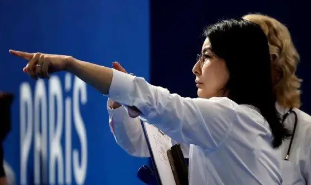 2024巴黎奥运会上，郭晶晶再一次惊艳了世界！
虽然这次，她不是作为跳水运动员参