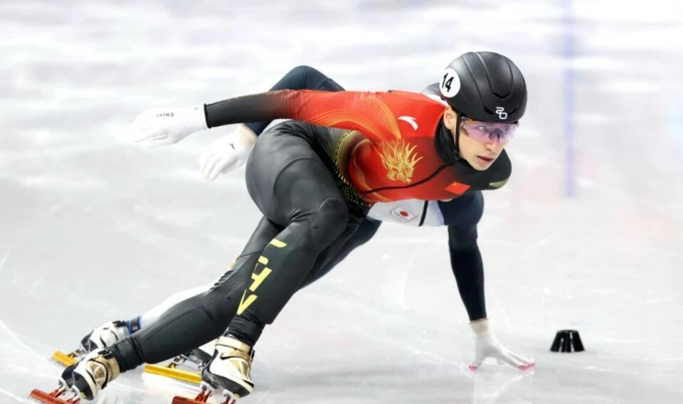 中国三选手出战男子钢架雪车米兰冬奥男子钢架雪车开赛，殷正陈文浩林勤炜三人出战，首