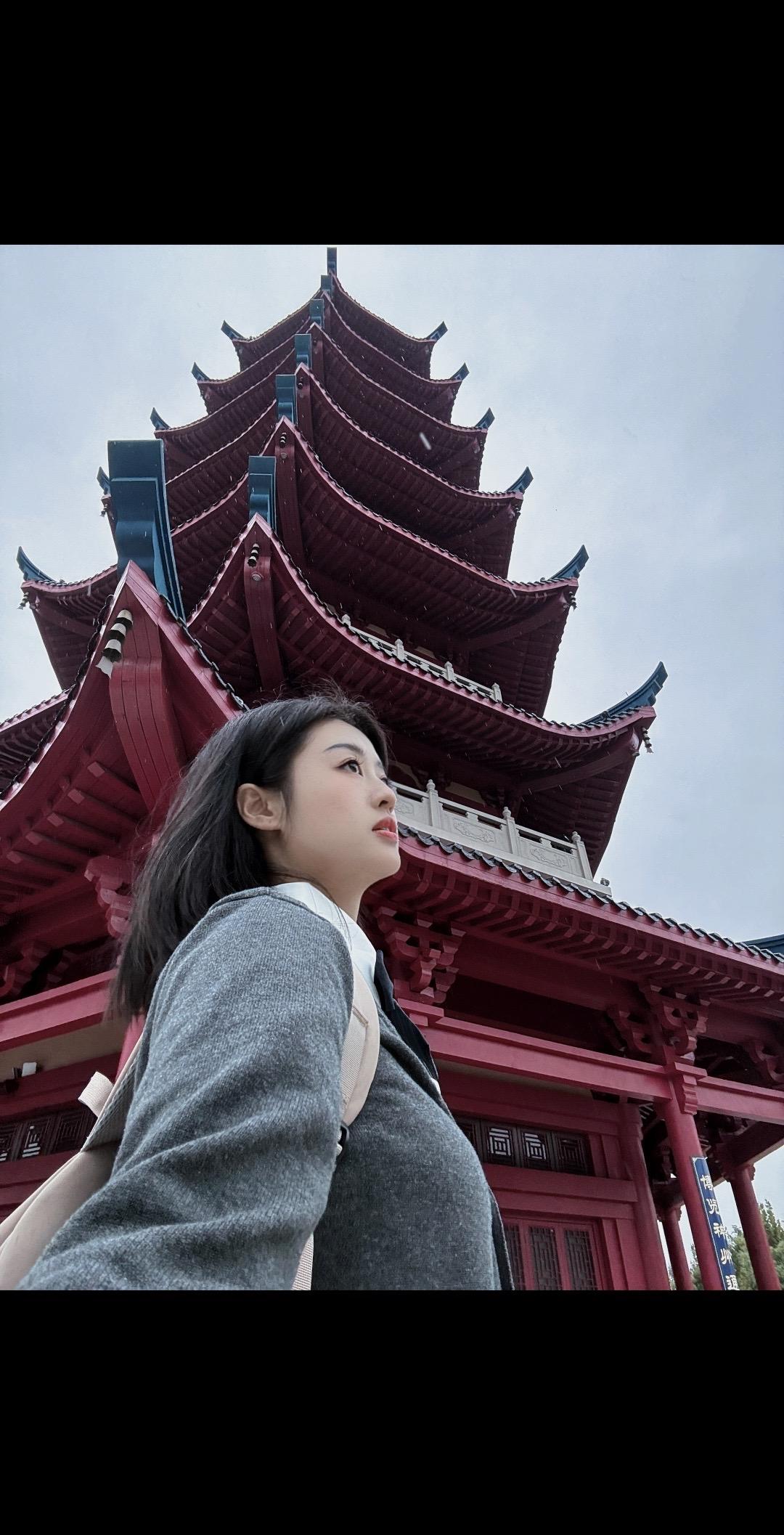 我好像不属于这里，又被迫属于这里，是什么困住了我。