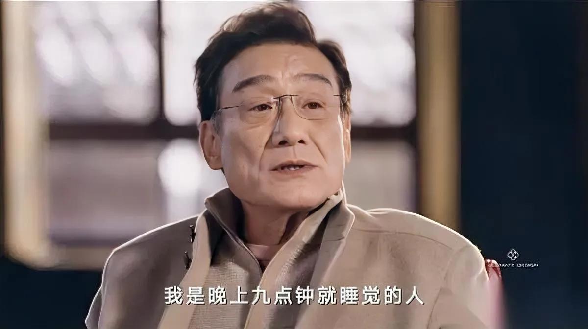 震惊！明星都在偷偷早睡？

梁家辉不工作时晚9点睡，早4点起，每天清晨独享2个半