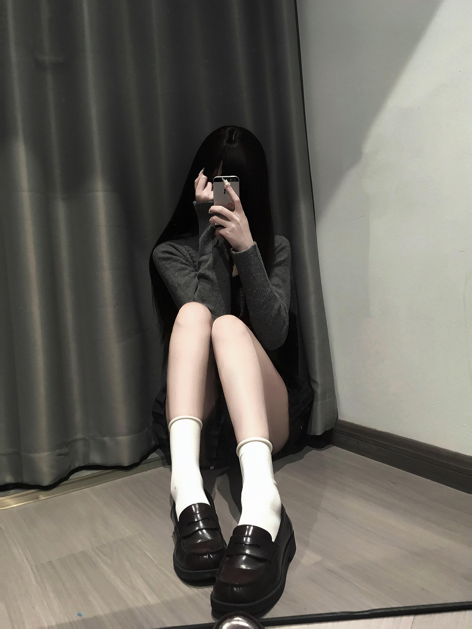 别总是叹气 幸福并没有溜走 想让你开心的人总有办法让你笑