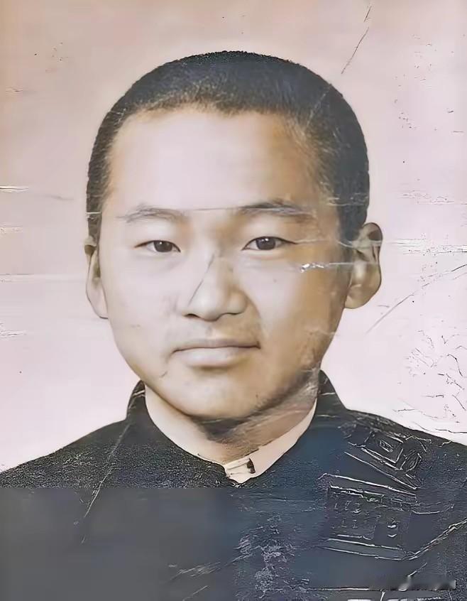 李敖1997年把自己收藏的胡适手稿、孙中山字画全拿去卖了，凑了三千三百万台币。当