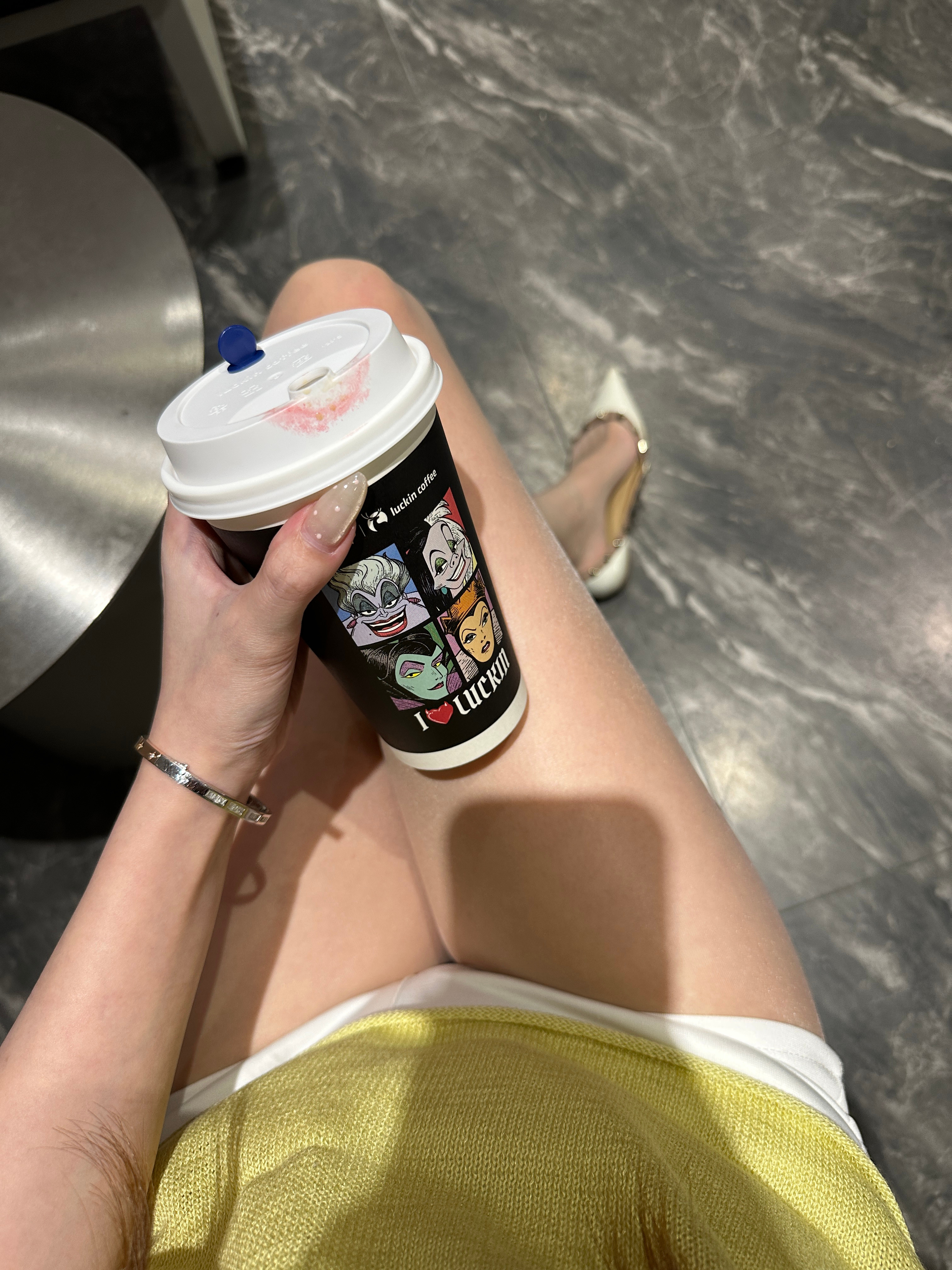 喝杯拿铁吧今天穿什么时尚穿搭每日穿搭
