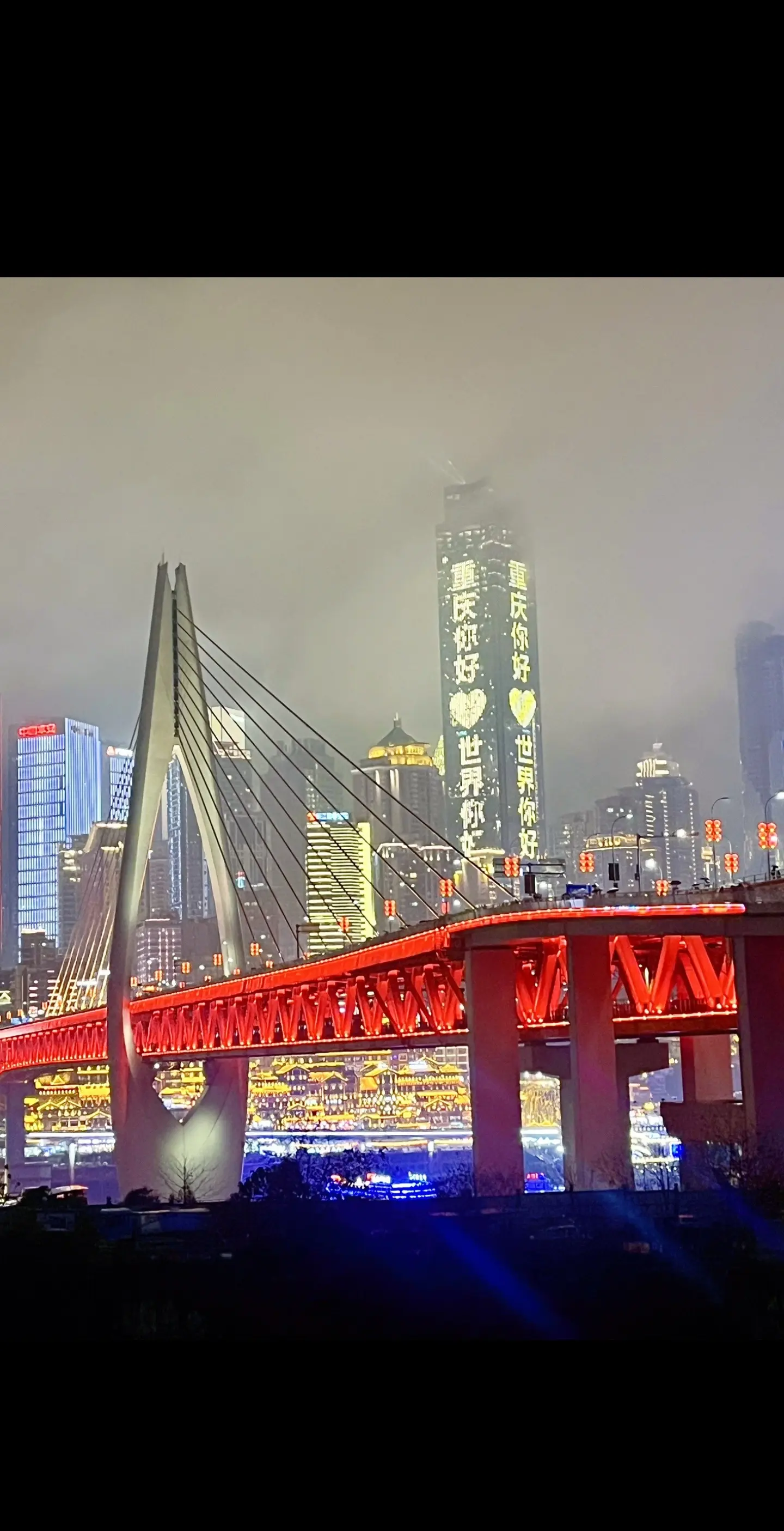 如同昨夜天光乍破了远山的轮廓
