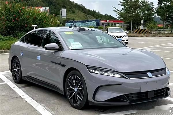 据说2025款比亚迪汉即将于9月6日上市，设计更加年轻化 ​​​