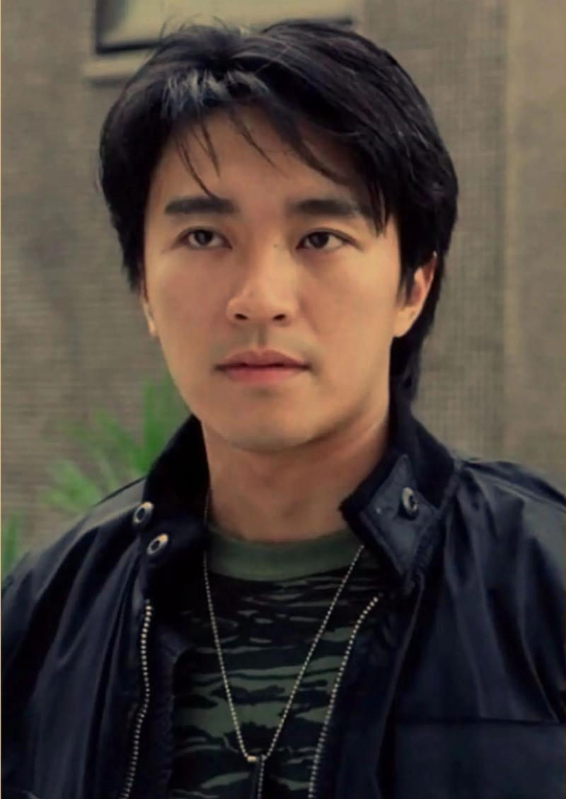 周星驰 功夫女足 前面说了近期有作品的导演，接着说另一位导演，周星驰。周星驰，壬
