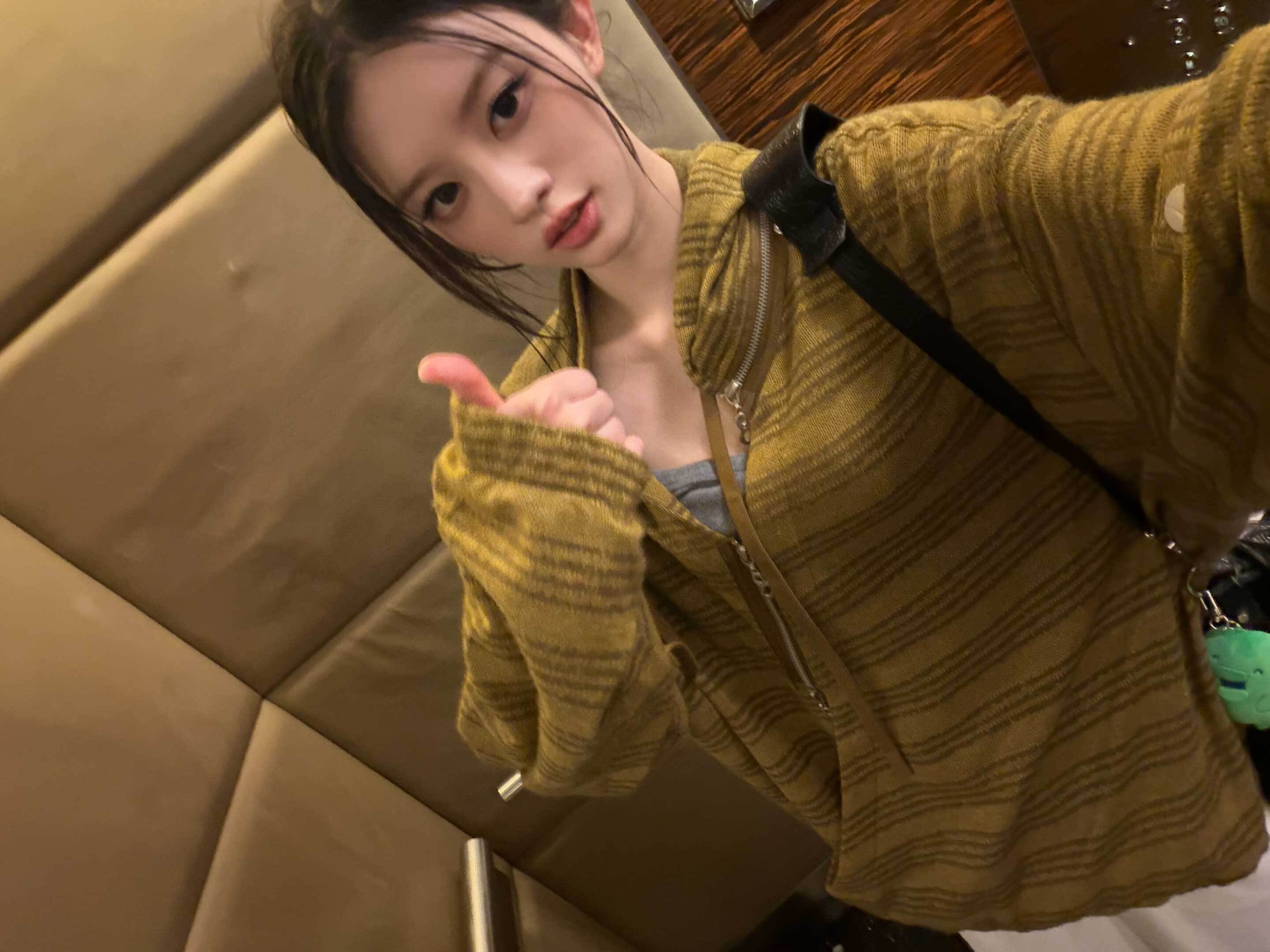 260824 Minju更新wvs香港非常有趣!!!!!!谢谢🩷蛋挞和奶茶都很