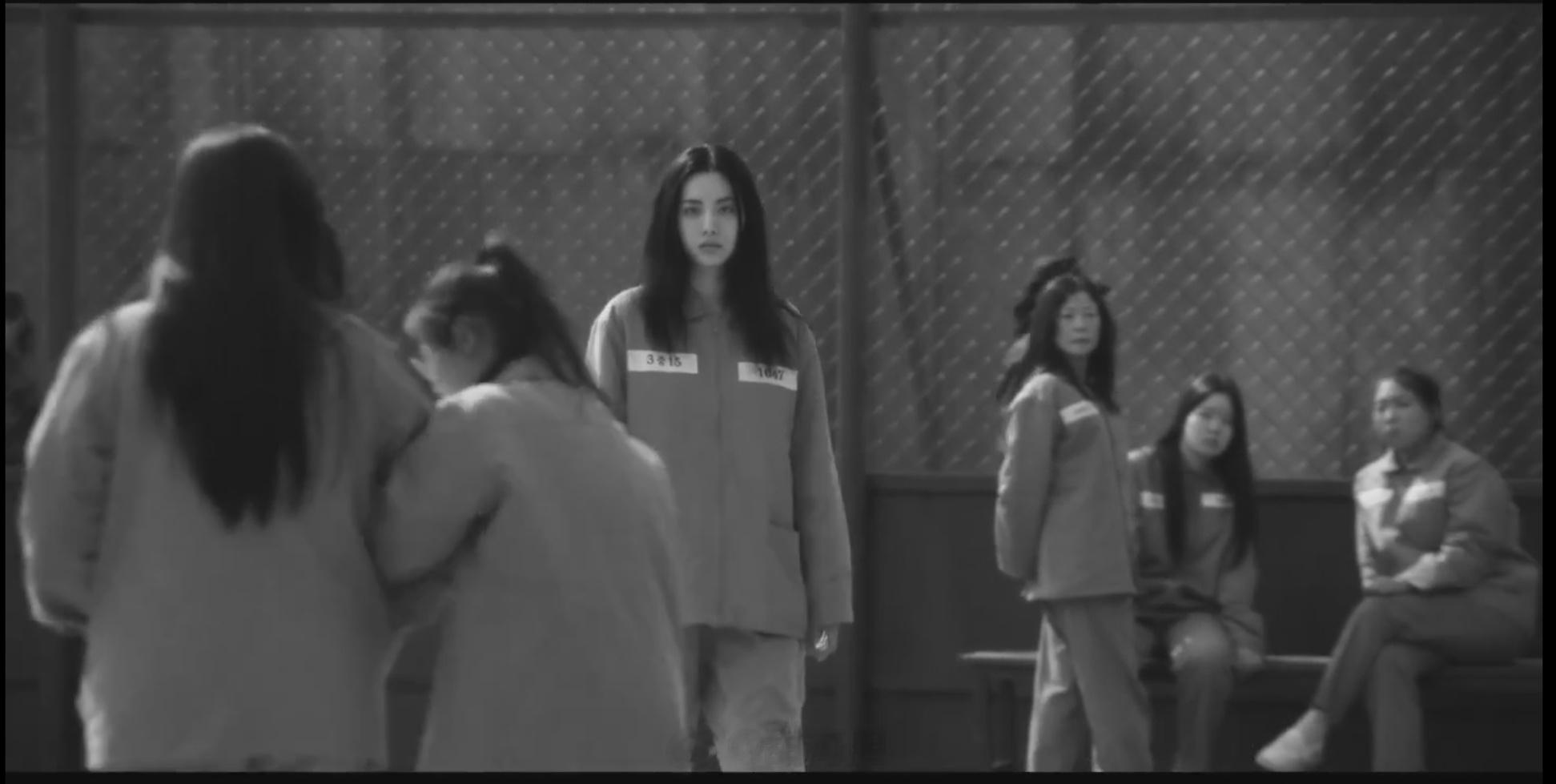 在看新韩剧《假面女郎》。虽然这里面都是满满负能量，都是打打杀杀，但是真的好喜欢电