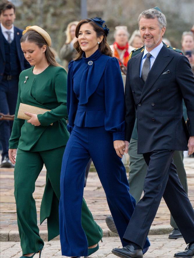 丹麦王室龙凤胎十五岁坚信礼仪式[撒花]
最帅文森特和最美约瑟芬确认为正式教徒，