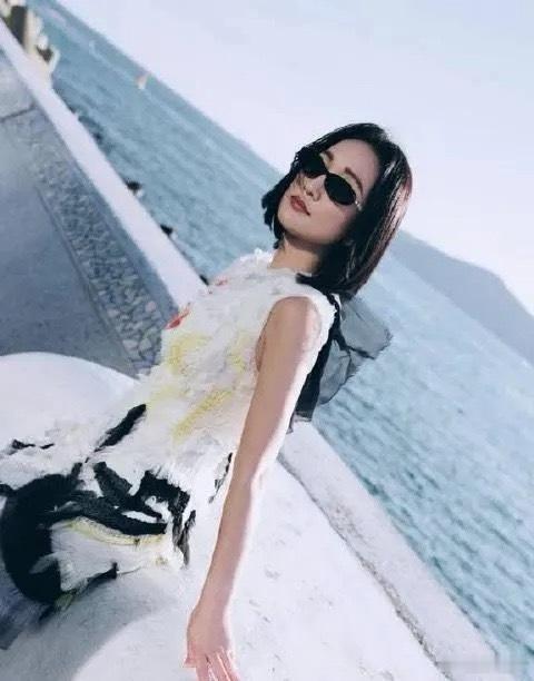 1.周迅凭借《初次尝到寂寞》拿下釜山电影节影后，是华语影坛第一个拿下三金大满贯的
