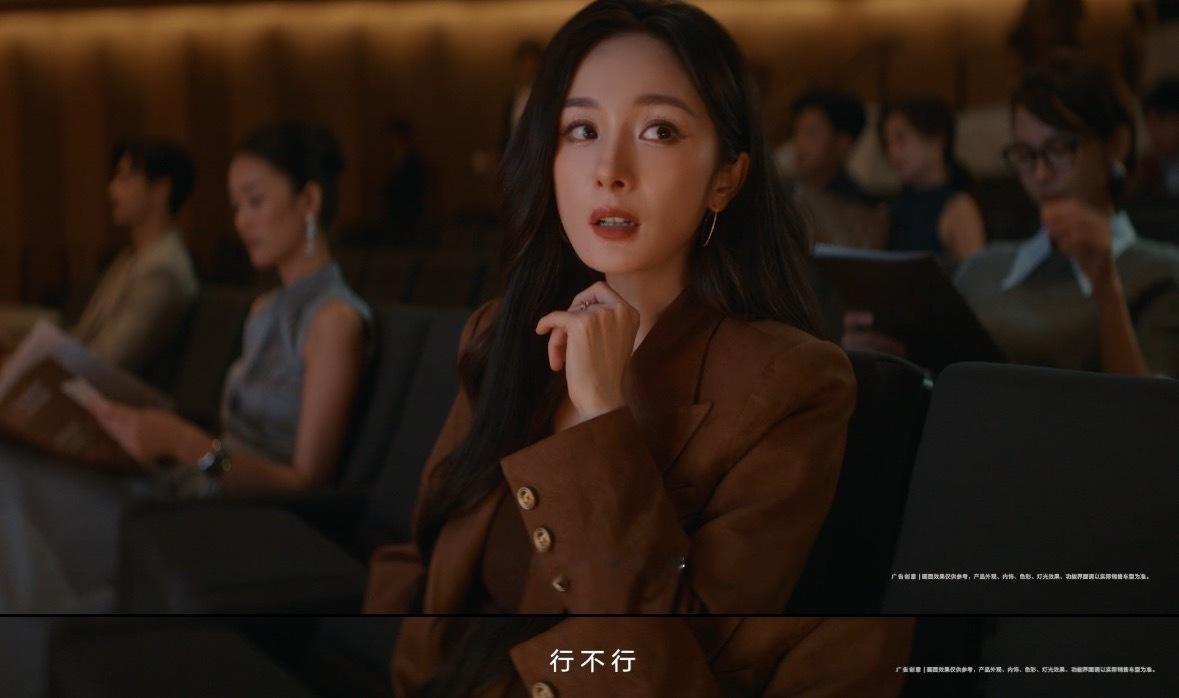 杨幂沈腾合拍抽象广告 论抽象还得是看杨幂沈腾，随时随地都能给你整出新花样，这不又