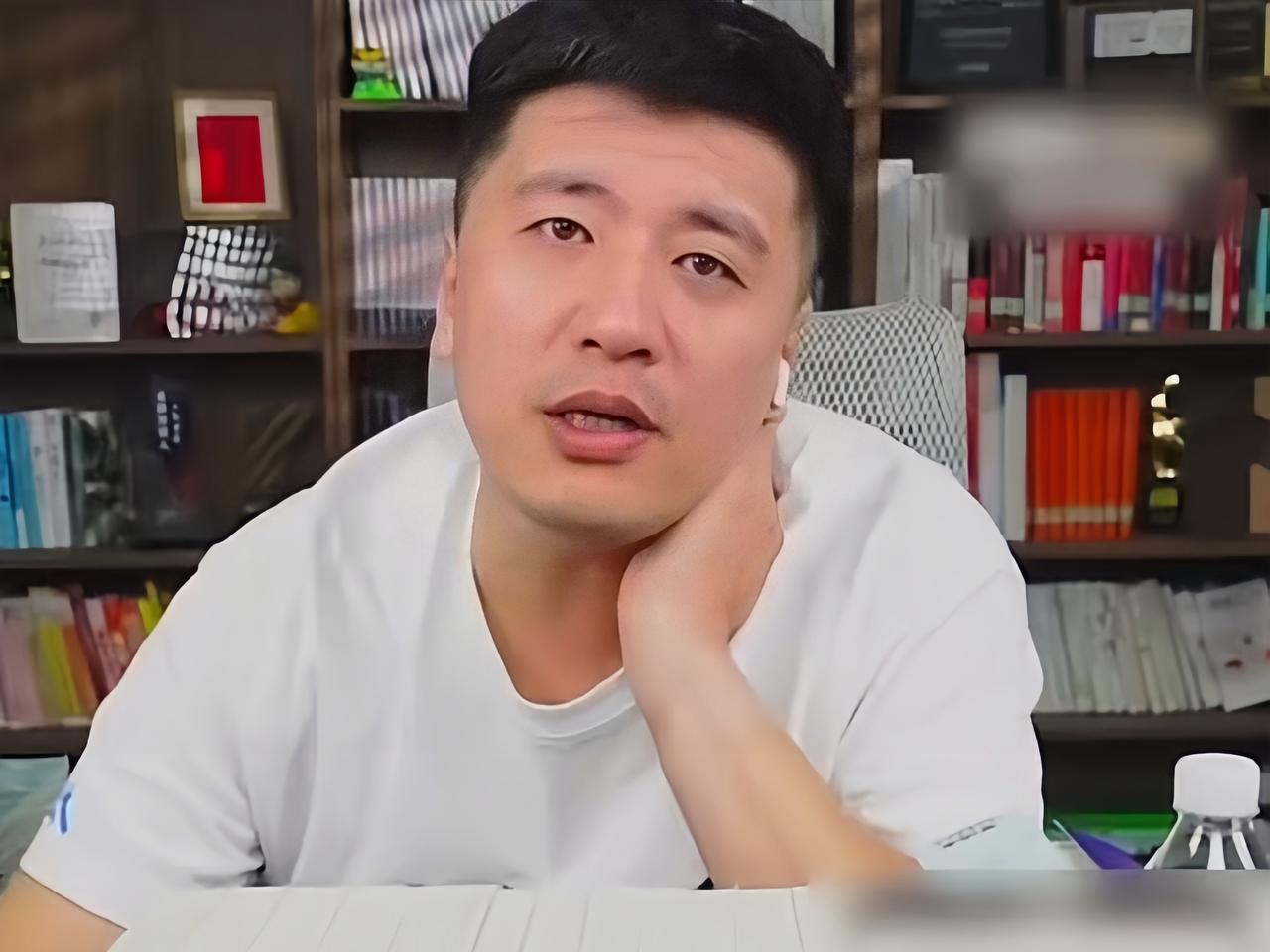 成功如张雪峰般的人，其前妻都对他不满意，我们普通人的生活又能怎样呢？

很多人对