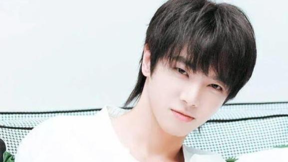 你知道吗？华晨宇原定于5月1日至5日在玉溪澄江抚仙湖音乐秀场举办的火星乐园2.0