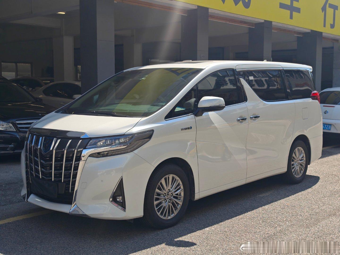 丰田埃尔法2.5混动上牌2021年 公里10万 内外保养到位现在4X万 可分期 
