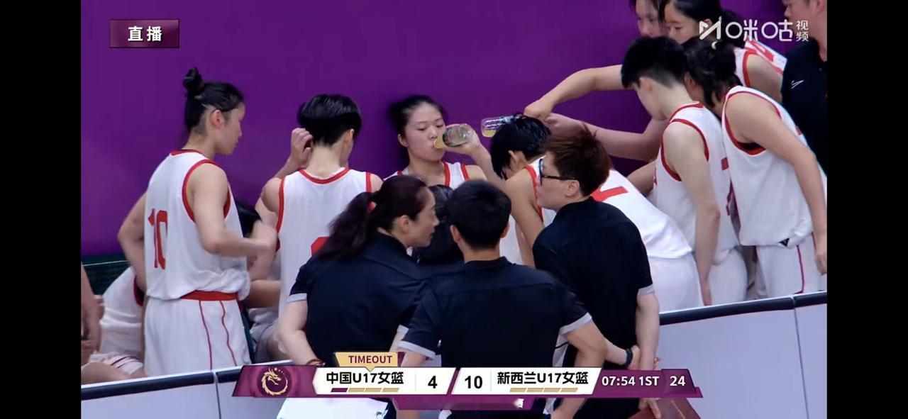 李沅珊再砍30分，帮助中国U17女篮刚大胜新西兰U17女篮

开局阶段，本来是大