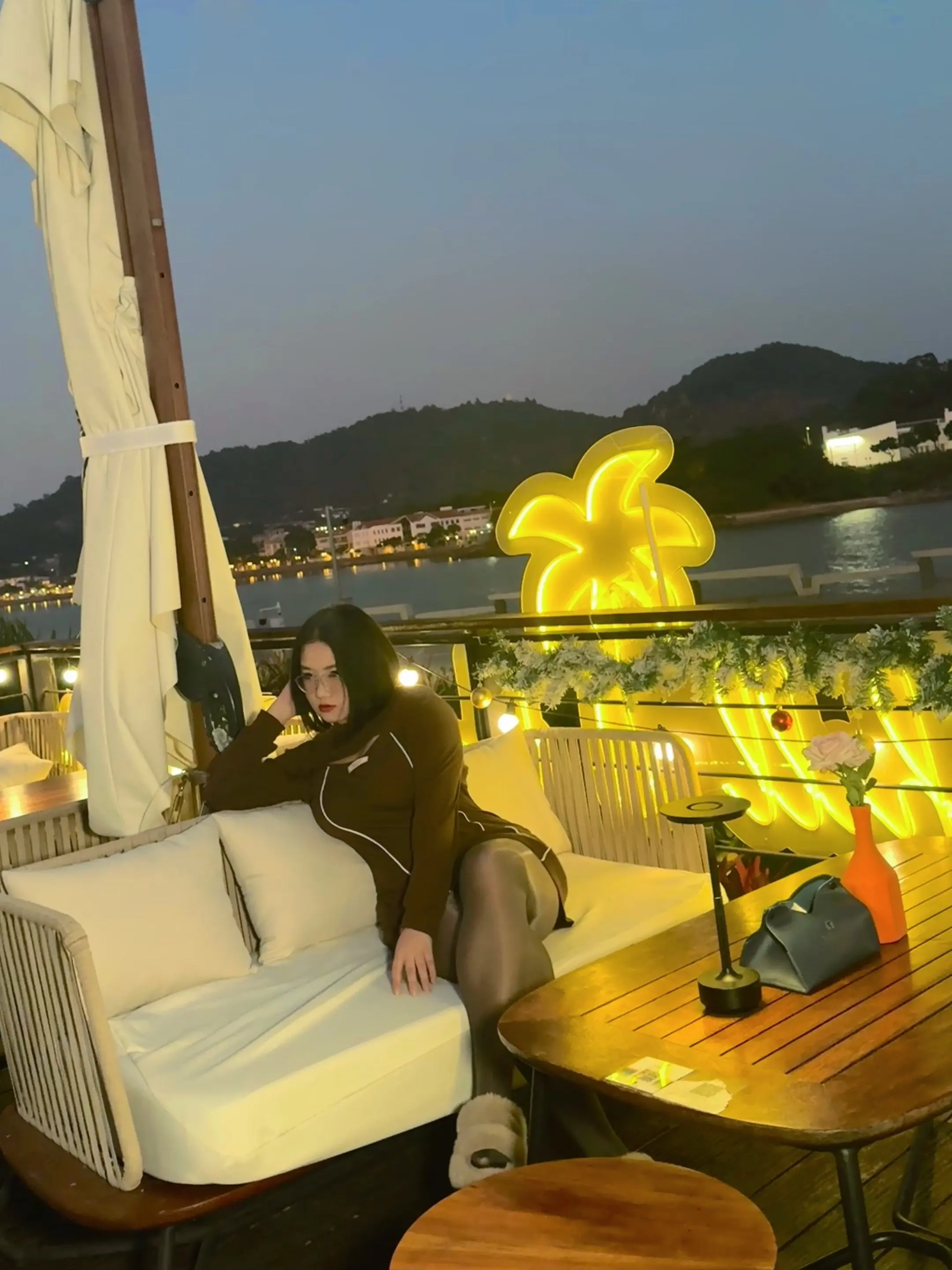 一边看海一边吃饭