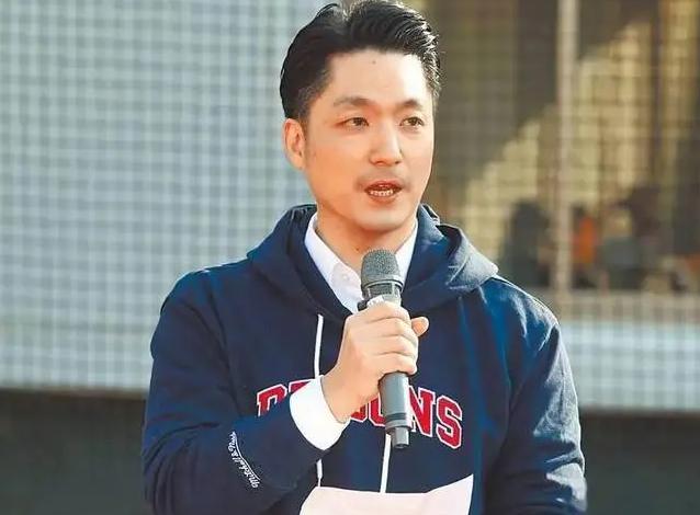 蒋万安曾把话撂死了，自己绝对不选下一任国民党主席。想当年蒋经国走了之后，蒋家在台
